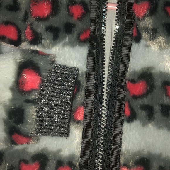 Kids zip up fur jacket - Picture 2 of 3